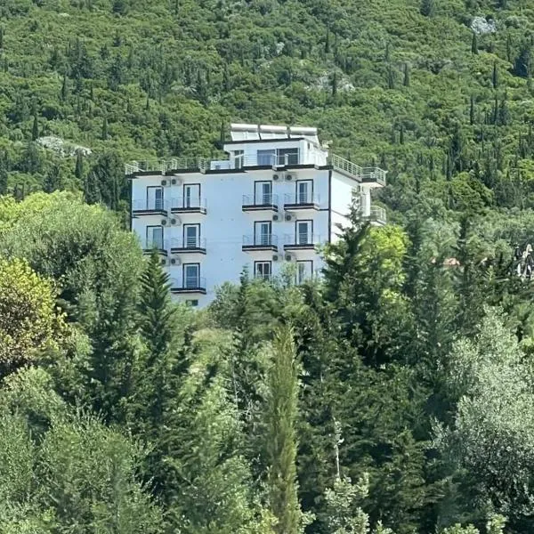Season Inn, hotel in Dhërmi