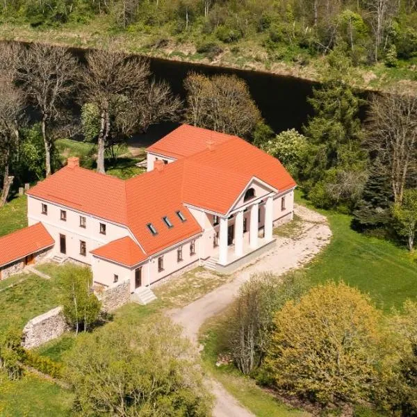 Lēnu pils, hotel v destinaci Lēna