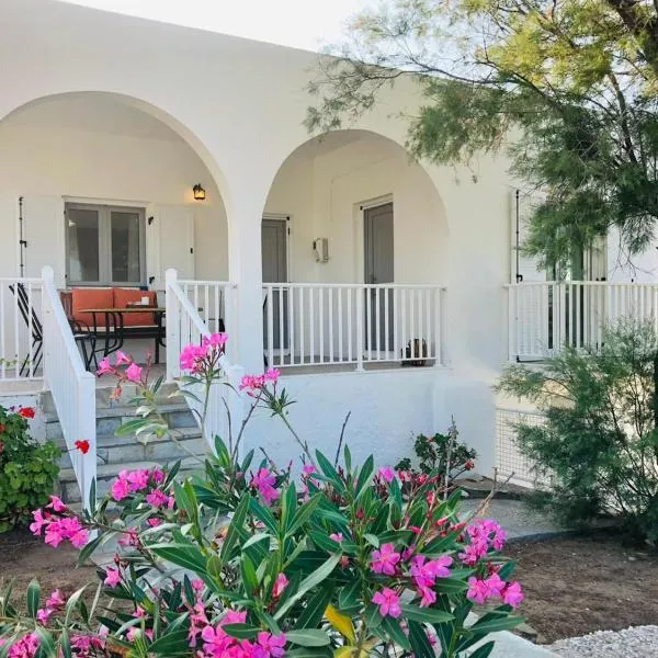 Rita's Beachfront House, hotell i Kampos Paros