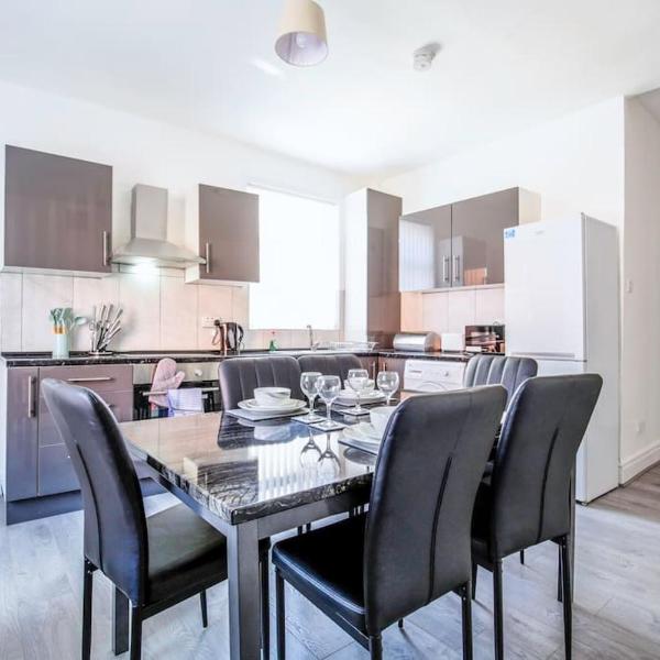 Big new house - 5BDR near City, Manchester