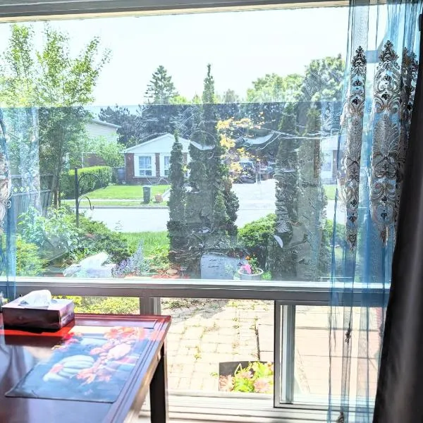 Renovated Cozy Bedroom with Private washroom, hotel in Toronto