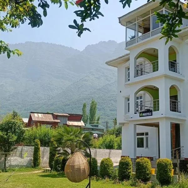 Whostels Srinagar, готель у місті Срінагар