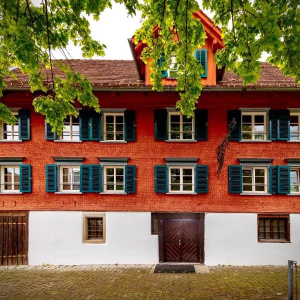 Crimson Cottage Apartments, Hotel in Dornbirn