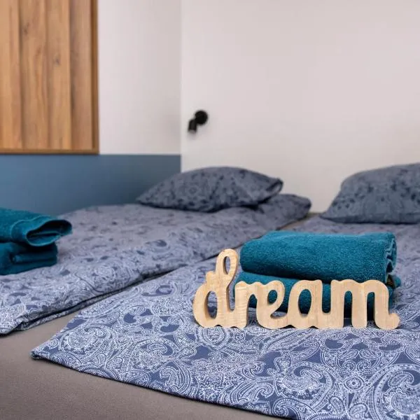 Miłe studio z ogródkiem i osobnym wejsciem, hotel in Radom