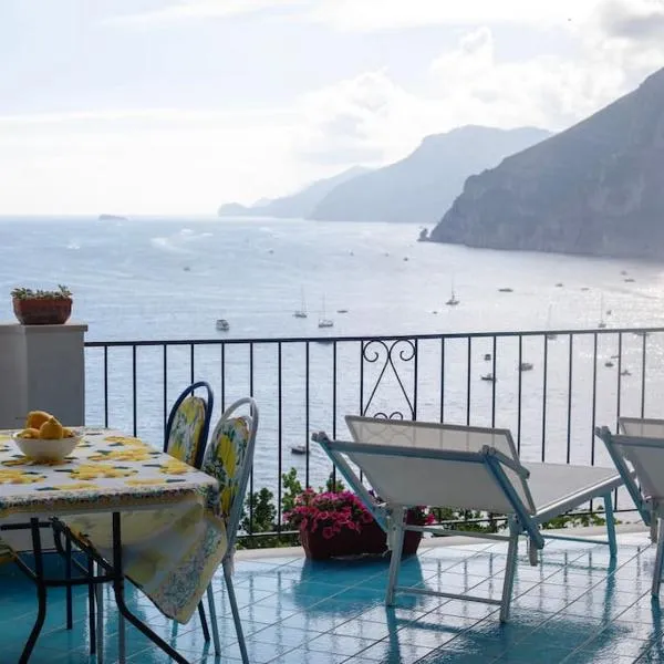 Casa Intiso - Two double bedroom apartment, hotel in Positano