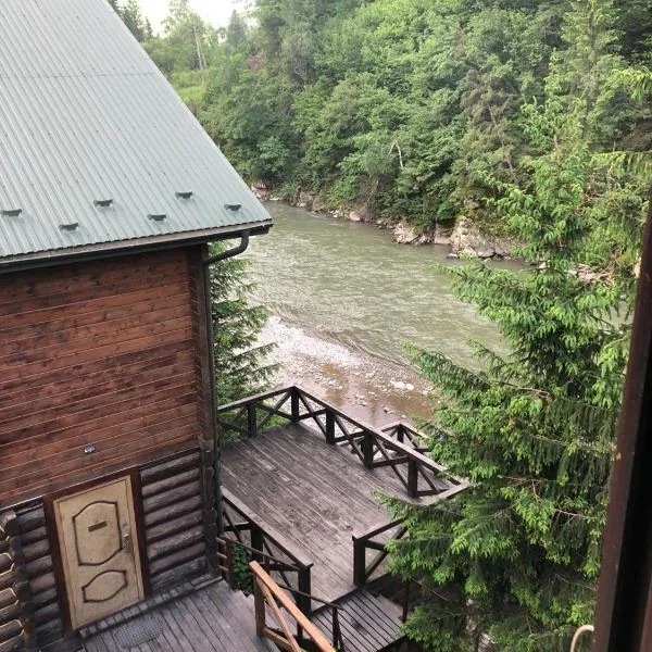 4 Mountains Hotel, hotel in Bystrets