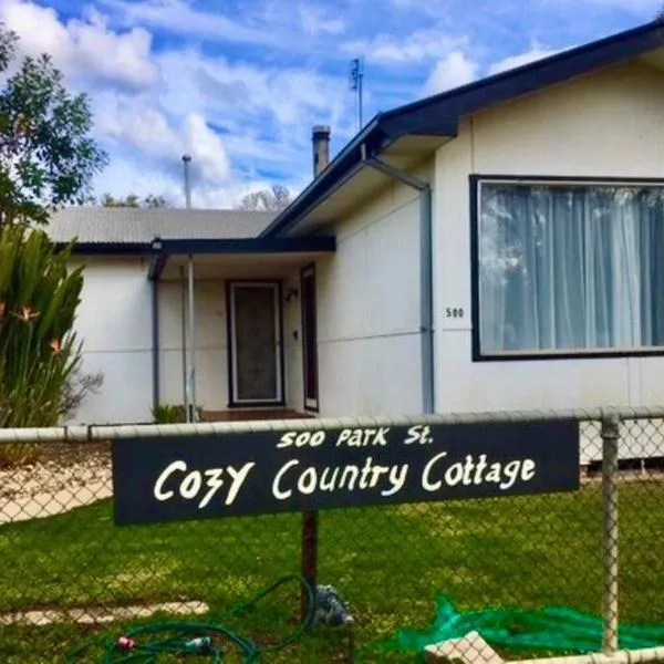 Cosy Country Cottage with AirCon, hotel in Hay