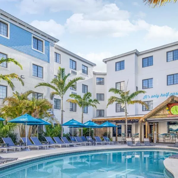 Compass by Margaritaville Hotel Naples，位于那不勒斯的酒店