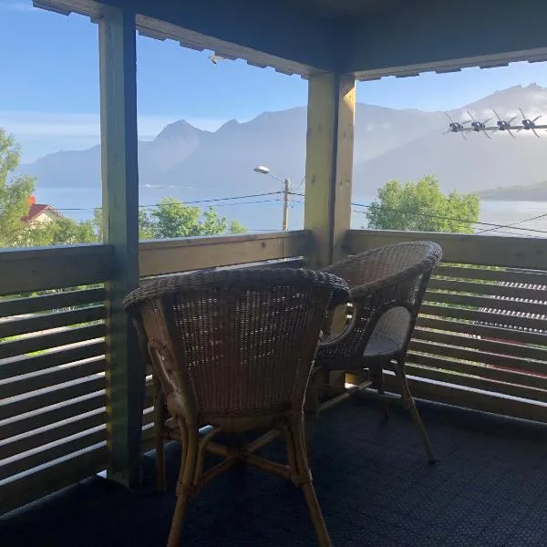 Segla Guesthouse - with view of Fjord, hotel v destinaci Fjordgård