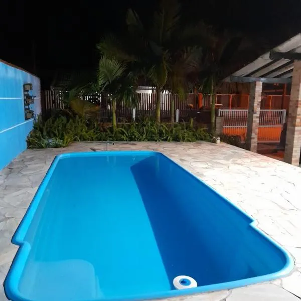 casa aconchegante com piscina e jardim, hotel in Pontal do Paraná