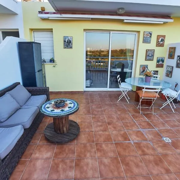 Golden Sunset Apartment、キッソネルガのホテル