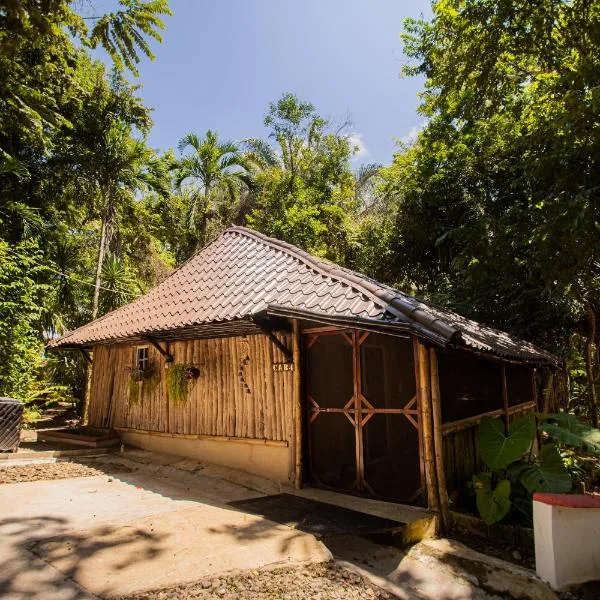 Falling Leaves Lodge, hotell i San Ignacio