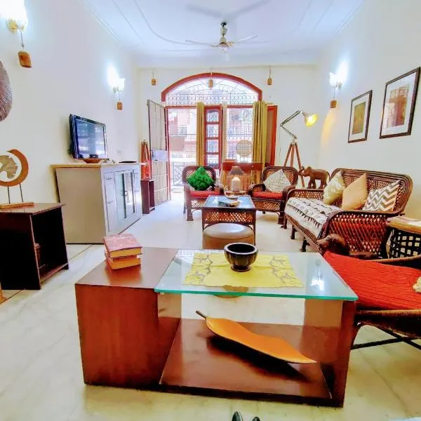 Stay nearby Lutyen's Delhi just 15min from Connaught Place，位于新德里的酒店