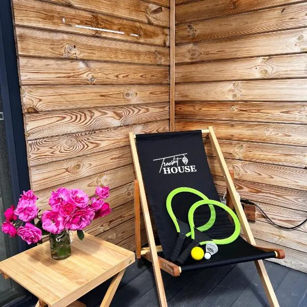 Treeskit House, hotell i Horenka