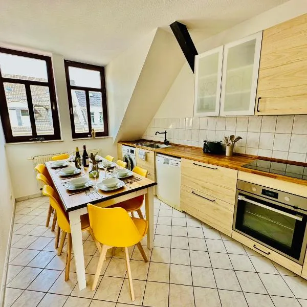 Massive Karli Loft - over 130 meters floor space - home theater room - 4 private sleeping areas - best location in Leipzig, ξενοδοχείο στη Λειψία