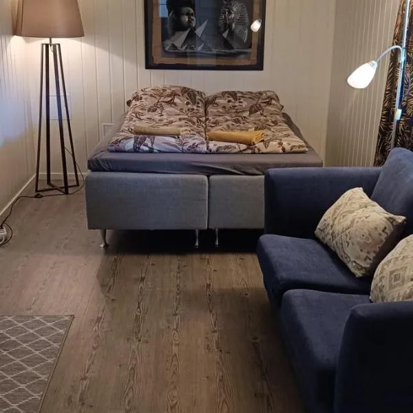 Sokkelleilighet rett ved Saltstraumen, hôtel à Bodø