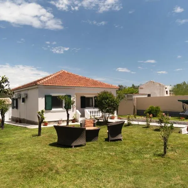 Dimitras Home, hotel en Lefkimmi