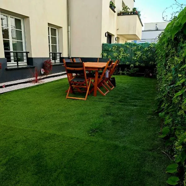 The Green Terrace Disneyland, Hotel in Chessy