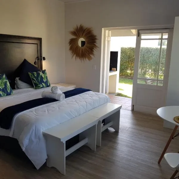 Cute condo with garden and BBQ, hotell sihtkohas Plettenberg Bay