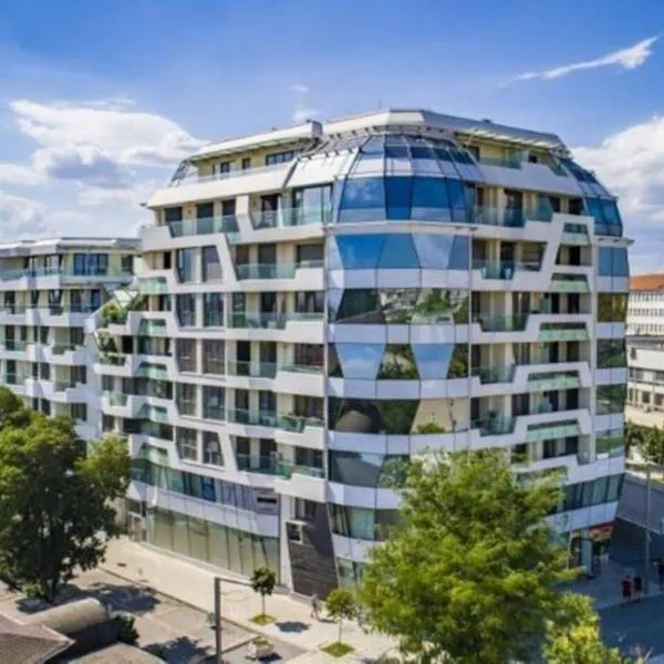 HOT Main Square Newly Built Modern Apartment, hotel in Burgas City
