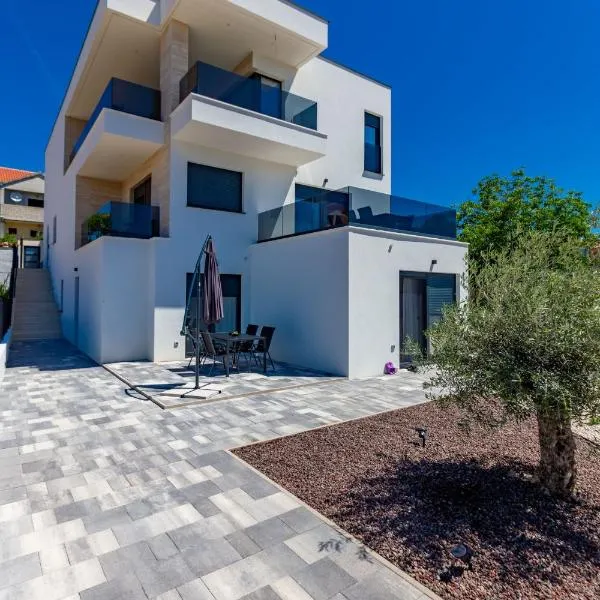 Casa MiA Apartments with parking, hôtel à Zadar