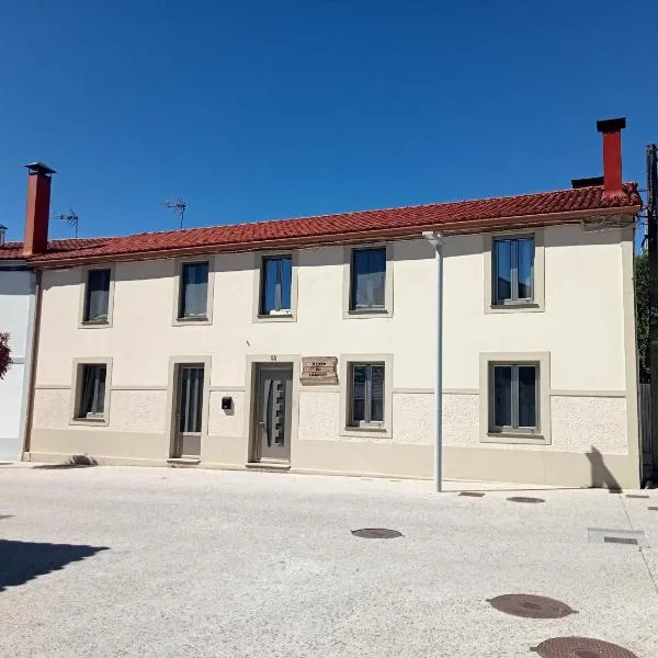 A casa do lajueiro, hotel in Arzúa