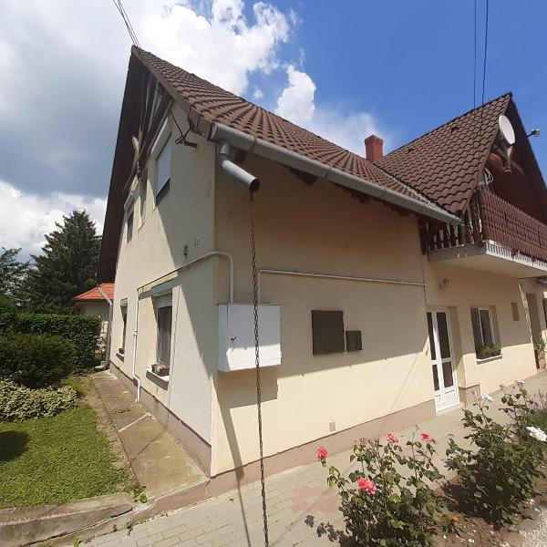 Livi Apartman merevfalú kerti medencével