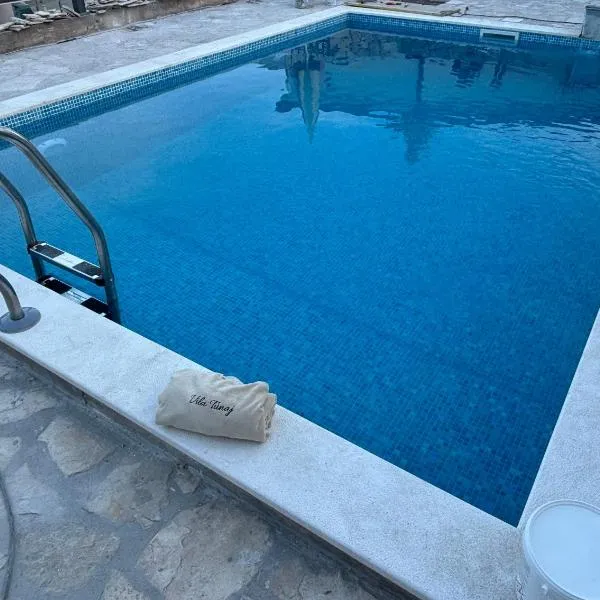 Villa Tunaj new Pool and BBQ, hotel v destinaci Bar