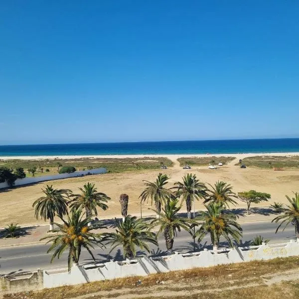 Bel appartement face à la méditerranée, hotel in Bizerte