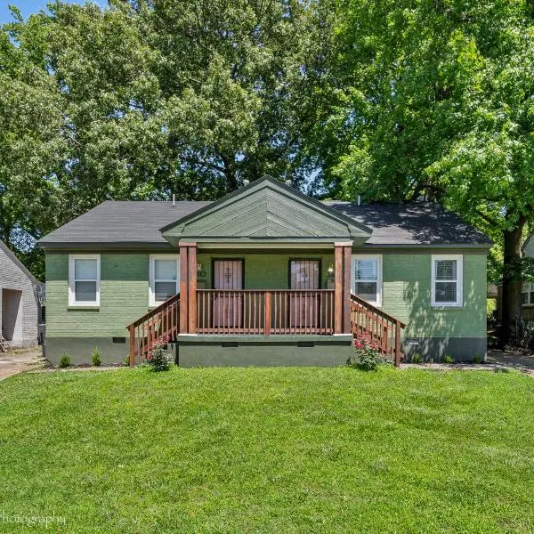 Quiet East Memphis Duplex The Green House, ξενοδοχείο στο Μέμφις