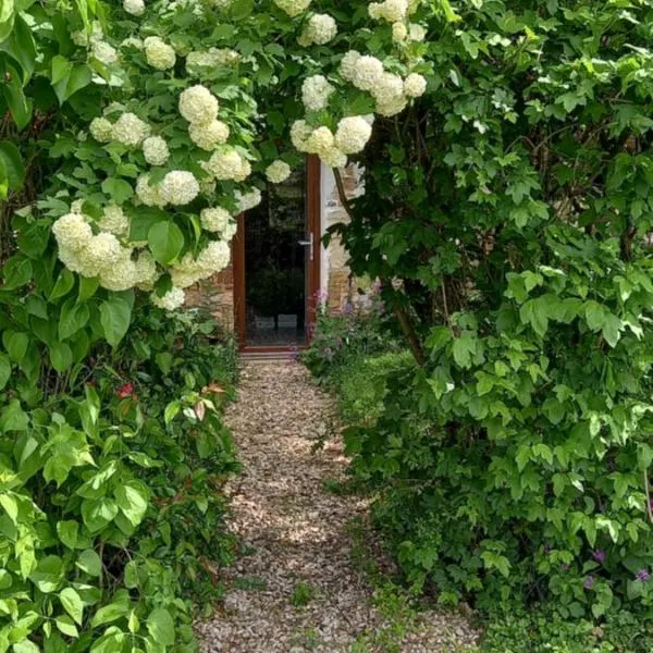 Petit logement cosy et son exterieur entièrement indépendant, hotell sihtkohas Chaînée-des-Coupis