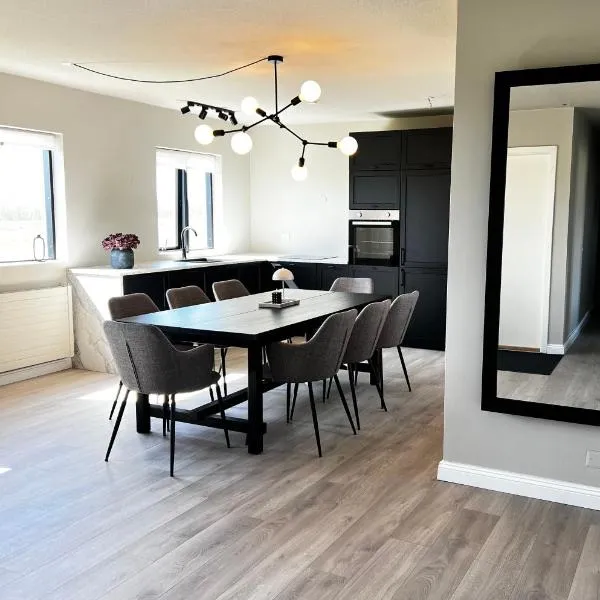 The Greyhouse "Big Apartment", hotel v destinaci Höfn