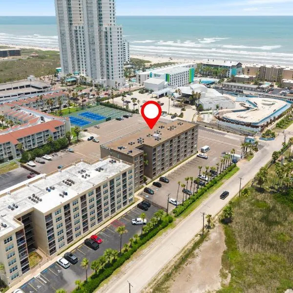 1st Floor 1 Bedroom Condo near Beach w Pool, hotel in South Padre Island