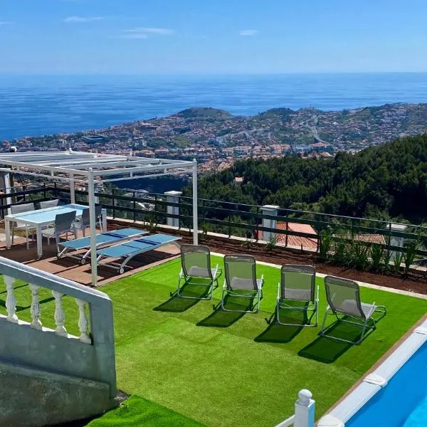 Studio Geek Villa - Open Space - 5m from 5 top attractions - Pool all year round, Dining Pergola, Barbecue - Funchal Matrix Holiday Home โรงแรมในฟุงชาล