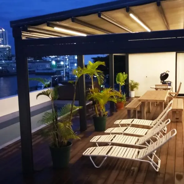 SALTY HOUSE：海が目の前！, hôtel à Urazoe