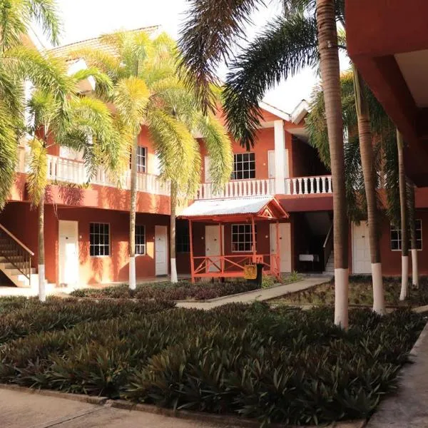 Hornbillbay Beach Resort, Hotel in Kampung Teluk Nipah