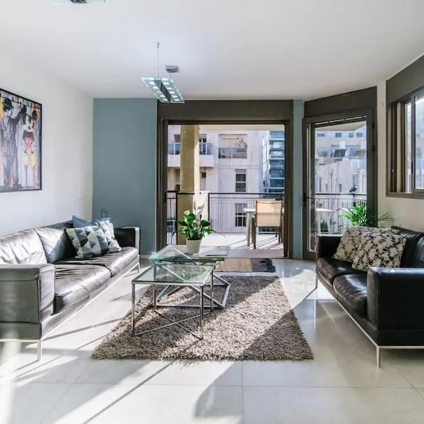 Super-Star 3BR Private Parking !, ξενοδοχείο στο Τελ Αβίβ