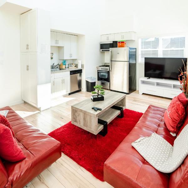 Modern Three Bedroom Loft with 3 Levels sleep 10 ppl in Hollywood, Los Angeles