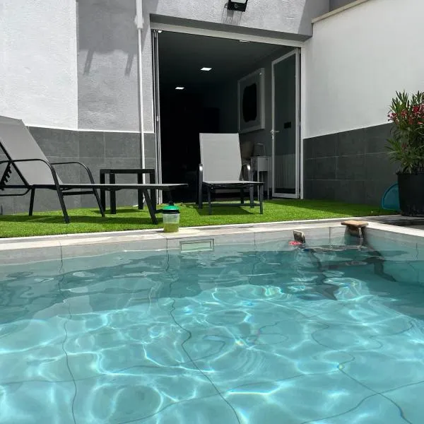 IN LOVE, Hotel in Mahora