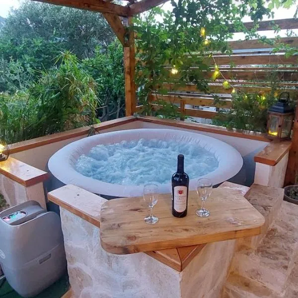 Taverna -Sunce- with jacuzzi，位于维斯的酒店