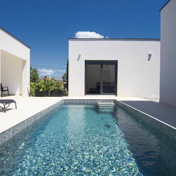 Villa Nauta - beautiful ground floor villa for 4 people with playground & sauna Pula, Vintijan