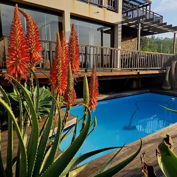 4 Dolphin Views La Mercy Luxury Beachfront Apartment with Private Swimming Pool, hotel in La Mercy