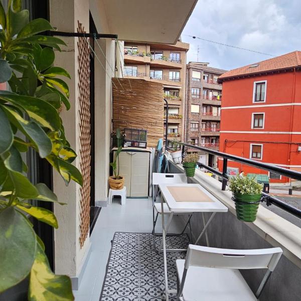 Central River Room - private WC, Bilbao