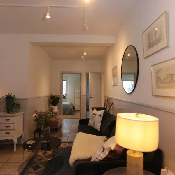 Spacious 1-Bedroom Family Apartment in Partille Center near Gothenburg with Kitchen, Garden Access and Free Parking, hotel v destinaci Gothenburg