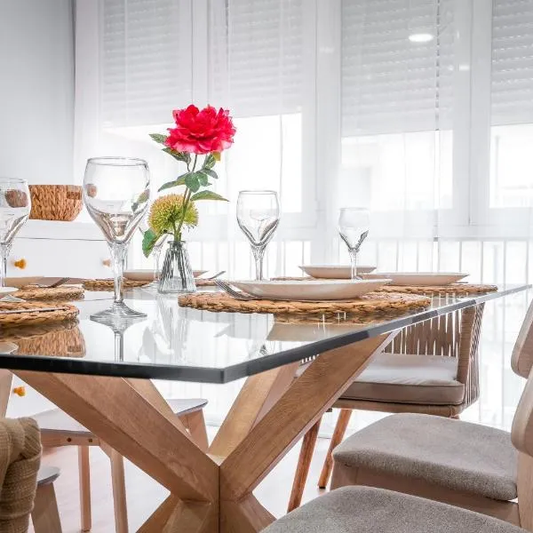 Apartamento turístico con 3 dormitorios en Granada QH Estación de Tren, hotel em Granada