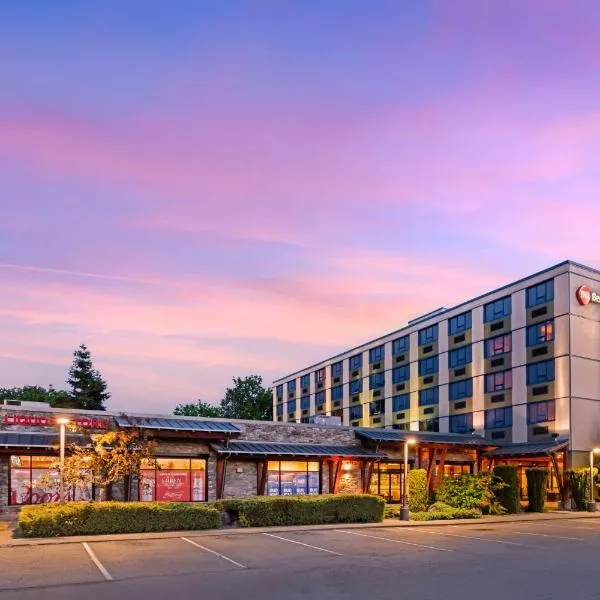 Best Western Plus Barclay Hotel, מלון בפורט אלברני
