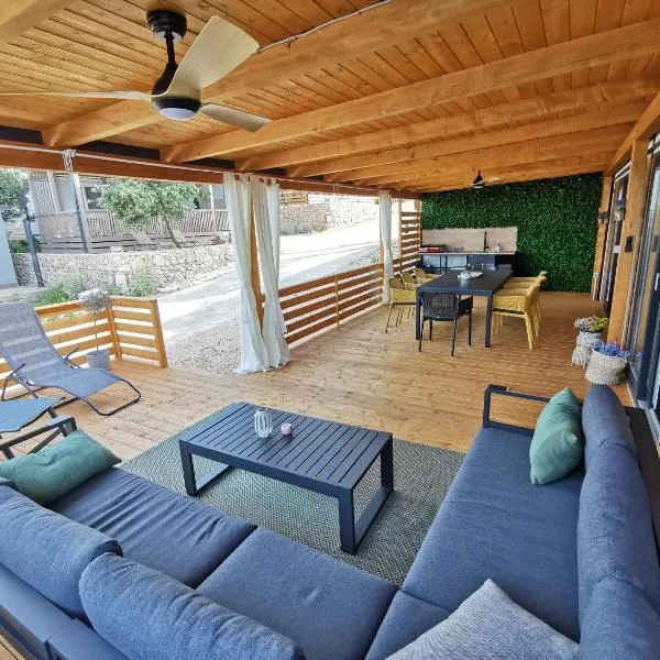 Mobile Home Happy Family Šimuni, hotel in Šimuni