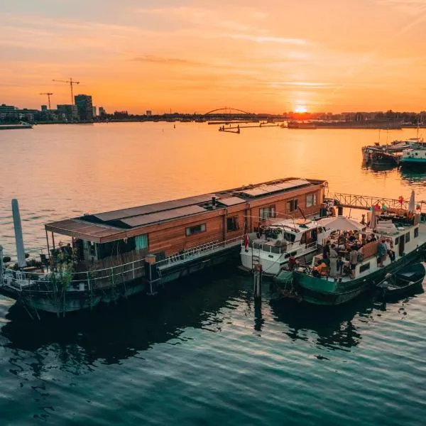 Casey's Lake View House Boat、アムステルダムのホテル