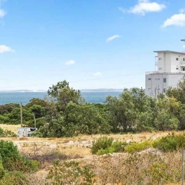 North Coogee Escape 2B2B, hotel in Hamilton Hill