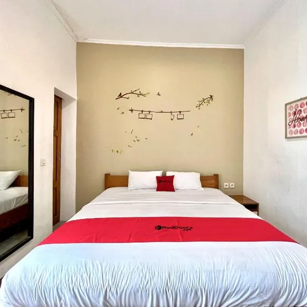 RedDoorz At Mystays Pemuda Cepu Blora, hotel in Blora